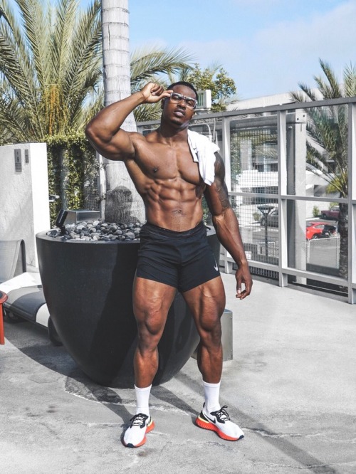 Simeon Panda Mistakenly Shows Us How Undercover Gays Flirt Inside Jamari Fox